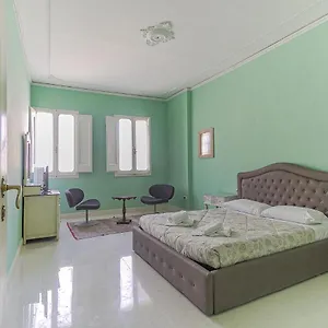 Spacious Three Bedroom On The Arno Florencia