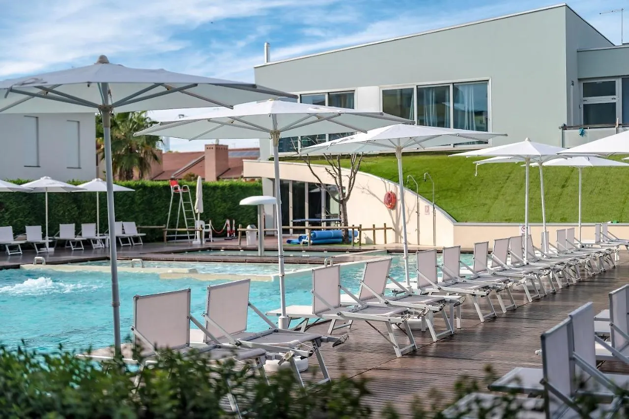 Domino Suite Hotel & Residence リド・ディ・イエゾロ